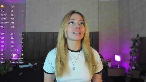 Snapshot of lanaamills chatting on 12-01-25, 03:55 Lana online show from 12-01-25, 03:55