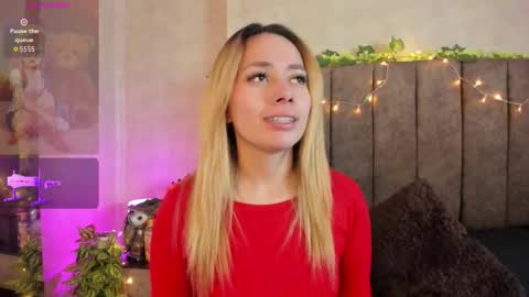 Snapshot of lanaamills chatting on 02-14-26, 05:15 Lana online show from 02-14-26, 05:15