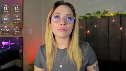 Snapshot of lanaamills chatting on 03-06-26, 04:20 Lana online show from 03-06-26, 04:20