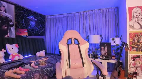 Snapshot of lanakyutt chatting on 12-29-24, 11:50 L A N A online show from 12-29-24, 11:50