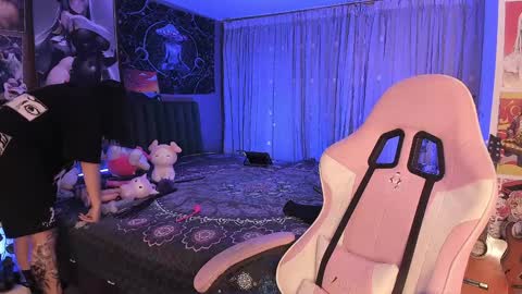 Snapshot of lanakyutt chatting on 01-10-25, 11:29 L A N A online show from 01-10-25, 11:29