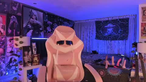 Snapshot of lanakyutt chatting on 03-10-25, 01:12 L A N A online show from 03-10-25, 01:12