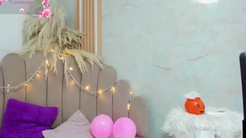 Snapshot of lanarioss chatting on 10-14-25, 05:08 lana online show from 10-14-25, 05:08