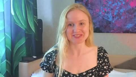 LanaviSmith online show from 06-18-26, 05:51