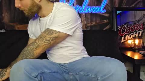 Snapshot of lancehardwood222 chatting on 03-07-25, 01:42 LANCE online show from 03-07-25, 01:42