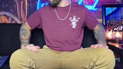 Snapshot of lancehardwood222 chatting on 10-11-25, 12:21 LANCE online show from 10-11-25, 12:21