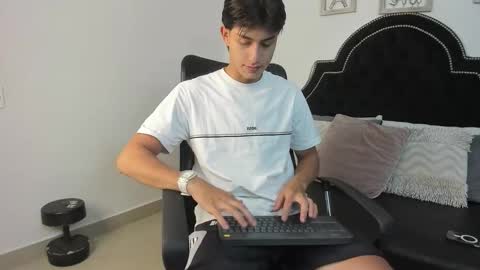 Snapshot of landercruz chatting on 10-14-25, 03:40 landercruz online show from 10-14-25, 03:40