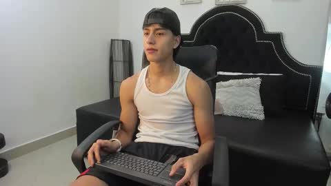 Snapshot of landercruz chatting on 10-19-25, 03:51 landercruz online show from 10-19-25, 03:51