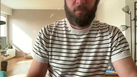 Snapshot of lanimalr chatting on 04-10-26, 09:03 Lanimal online show from 04-10-26, 09:03