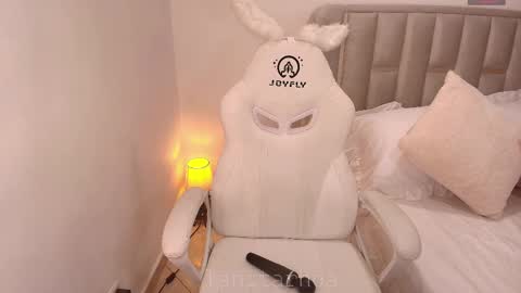 Lina online show from 02-24-25, 12:52