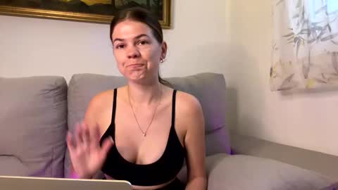 Snapshot of laniyaa chatting on 10-16-25, 07:42 Laniya online show from 10-16-25, 07:42