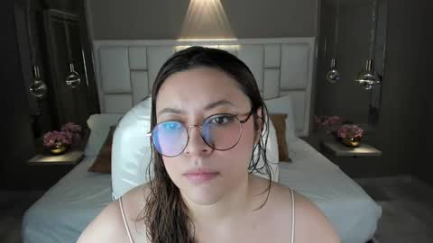 Snapshot of lanna18_ chatting on 12-28-24, 12:03 Lanna online show from 12-28-24, 12:03