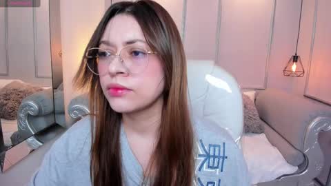 Snapshot of lanna18_ chatting on 09-15-25, 11:43 Lanna online show from 09-15-25, 11:43