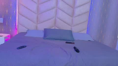 L A N N A ---- online show from 10-20-25, 02:17