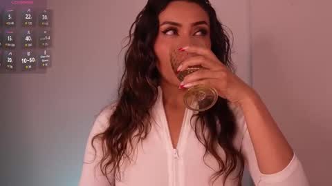 Snapshot of lara_bombshelll chatting on 12-19-25, 10:17 Lara online show from 12-19-25, 10:17