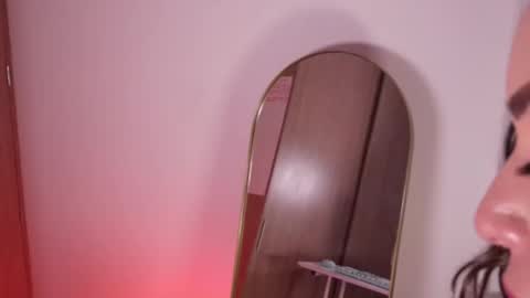 Snapshot of lara_bombshelll chatting on 02-09-26, 02:04 Lara online show from 02-09-26, 02:04