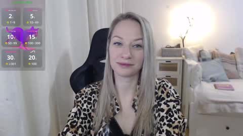 Snapshot of lara_c_rau chatting on 12-15-25, 04:44 Lara online show from 12-15-25, 04:44