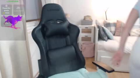 Snapshot of lara_c_rau chatting on 12-20-25, 07:54 Lara online show from 12-20-25, 07:54