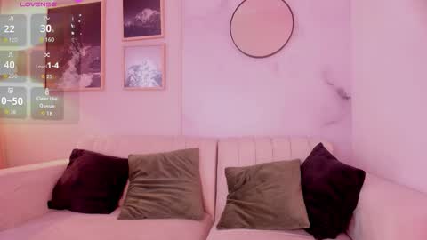 Snapshot of lara_madisson chatting on 10-20-25, 05:08 Lara Madisson online show from 10-20-25, 05:08