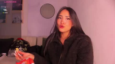 Snapshot of lara_madisson chatting on 11-17-25, 05:35 Lara Madisson online show from 11-17-25, 05:35