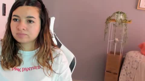 Snapshot of laracat18 chatting on 06-15-26, 04:31 Lara online show from 06-15-26, 04:31