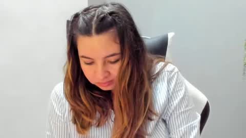 Snapshot of laracat18 chatting on 06-17-26, 02:47 Lara online show from 06-17-26, 02:47