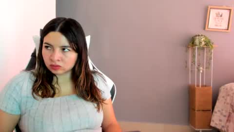 Snapshot of laracat18 chatting on 06-20-26, 03:59 Lara online show from 06-20-26, 03:59