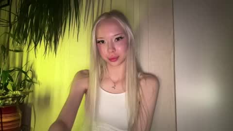 Snapshot of laraineprada chatting on 05-24-26, 08:14 Stella online show from 05-24-26, 08:14