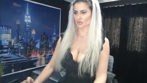laras_moans online show from 01-01-25, 11:38