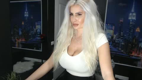 laras_moans online show from 03-05-25, 11:38