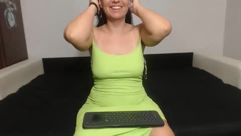 larataylorrr online show from 05-12-26, 05:48