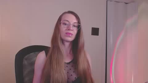 Snapshot of larawintersxxx chatting on 06-01-26, 08:54 larawintersxxx online show from 06-01-26, 08:54