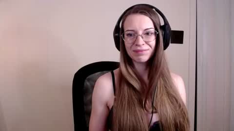 Snapshot of larawintersxxx chatting on 06-14-26, 09:06 larawintersxxx online show from 06-14-26, 09:06