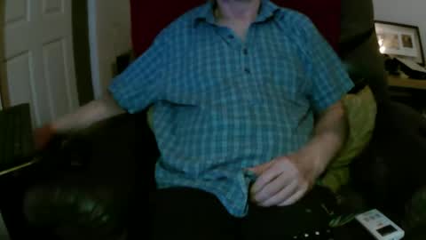 Snapshot of larbie chatting on 12-21-25, 12:51 Larbie online show from 12-21-25, 12:51