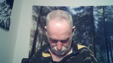 Snapshot of larbie chatting on 01-14-26, 10:32 Larbie online show from 01-14-26, 10:32