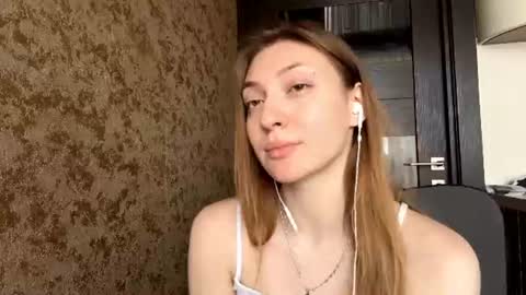 Snapshot of lareebuggie chatting on 06-18-26, 09:14 Eva online show from 06-18-26, 09:14