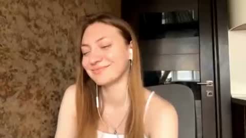 Snapshot of lareebuggie chatting on 06-24-26, 12:37 Eva online show from 06-24-26, 12:37