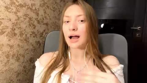 Snapshot of lareebuggie chatting on 07-06-26, 05:37 Eva online show from 07-06-26, 05:37