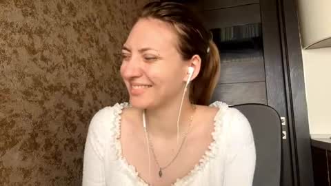 Snapshot of lareebuggie chatting on 07-10-26, 05:23 Eva online show from 07-10-26, 05:23