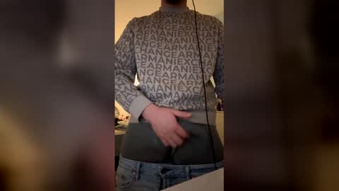 Snapshot of largedick1331 chatting on 12-19-25, 01:34 largedick1331 online show from 12-19-25, 01:34