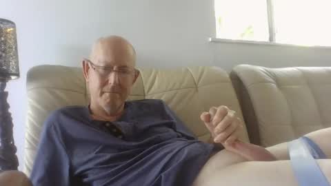 Snapshot of largerthan chatting on 02-07-26, 12:47 largerthan- say hi on entry online show from 02-07-26, 12:47