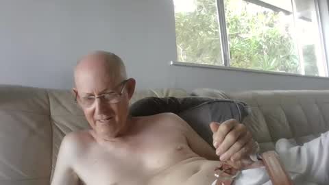 Snapshot of largerthan chatting on 03-16-26, 02:39 largerthan- say hi on entry online show from 03-16-26, 02:39