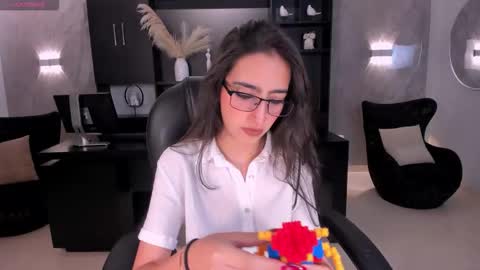 Larisa Smirnov online show from 01-12-26, 05:01