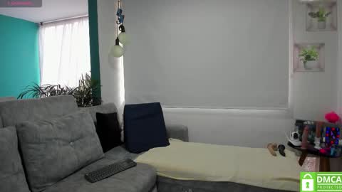 Snapshot of larossasexy chatting on 10-17-25, 09:50 Rosa  online show from 10-17-25, 09:50