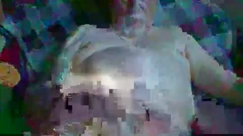 Snapshot of larryw01 chatting on 05-27-26, 01:52 larryw01 online show from 05-27-26, 01:52