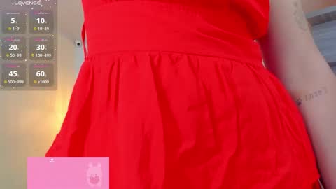 Snapshot of larsonmia chatting on 11-12-25, 12:38 MIA online show from 11-12-25, 12:38