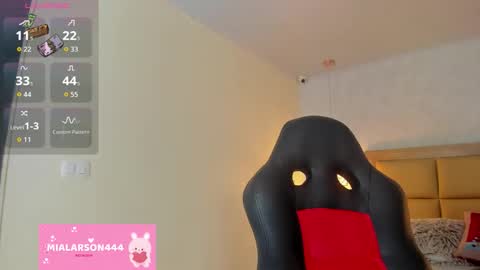 Snapshot of larsonmia chatting on 01-06-26, 12:20 MIA online show from 01-06-26, 12:20