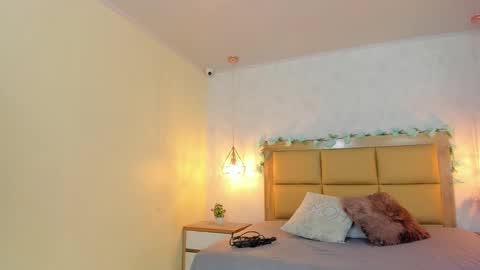 Snapshot of larsonmia chatting on 01-17-26, 12:21 MIA online show from 01-17-26, 12:21