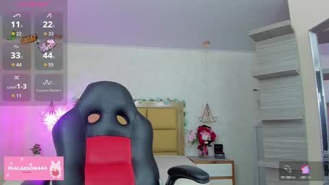 Snapshot of larsonmia chatting on 02-03-26, 12:32 MIA online show from 02-03-26, 12:32