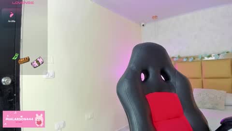 Snapshot of larsonmia chatting on 02-04-26, 12:33 MIA online show from 02-04-26, 12:33